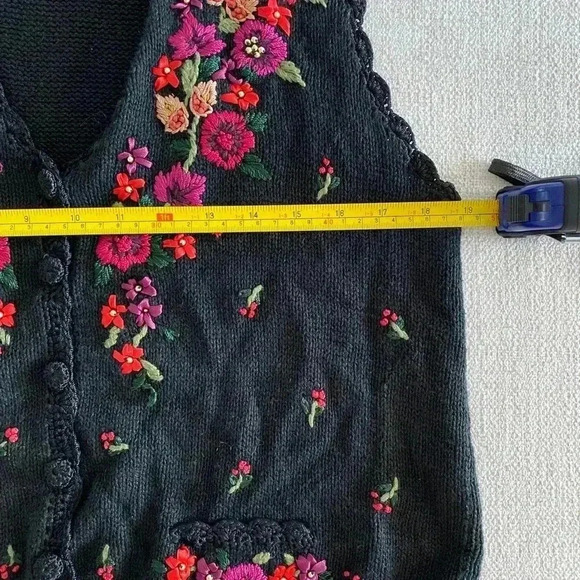 ERIKA Vtg‎ Cottagecore Floral Embroidered Beads Vest Button Black SmallP Spring - Picture 5 of 6